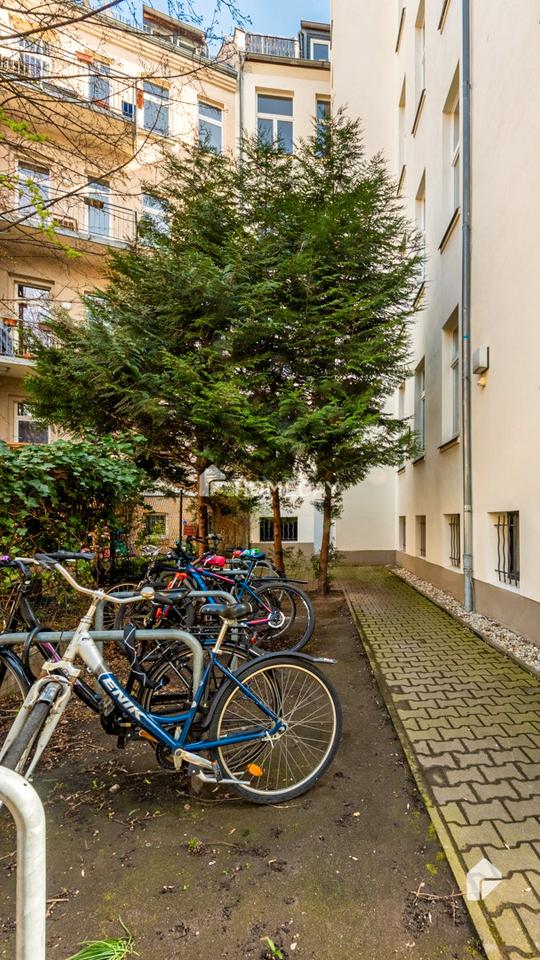 Frisch renoviert & bezugsfrei: 3,5-Zimmer-Wohnung mit Loggia & Aufzug im Jugendstilhaus – Bild 19