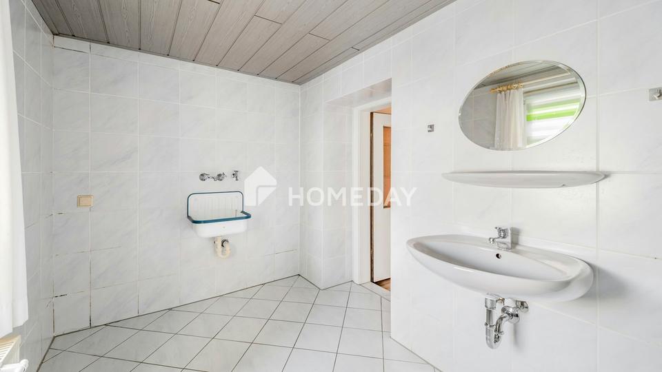 Familienfreundliches Einfamilienhaus mit 6 Zimmern, Garten, Balkon und Garagen – Bild 17