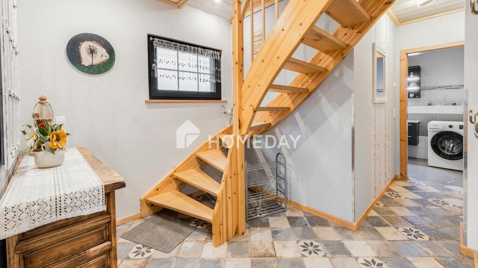 Wohnen auf zwei Ebenen – Einfamilienhaus mit Balkon, Terrasse und Garten – Bild 5