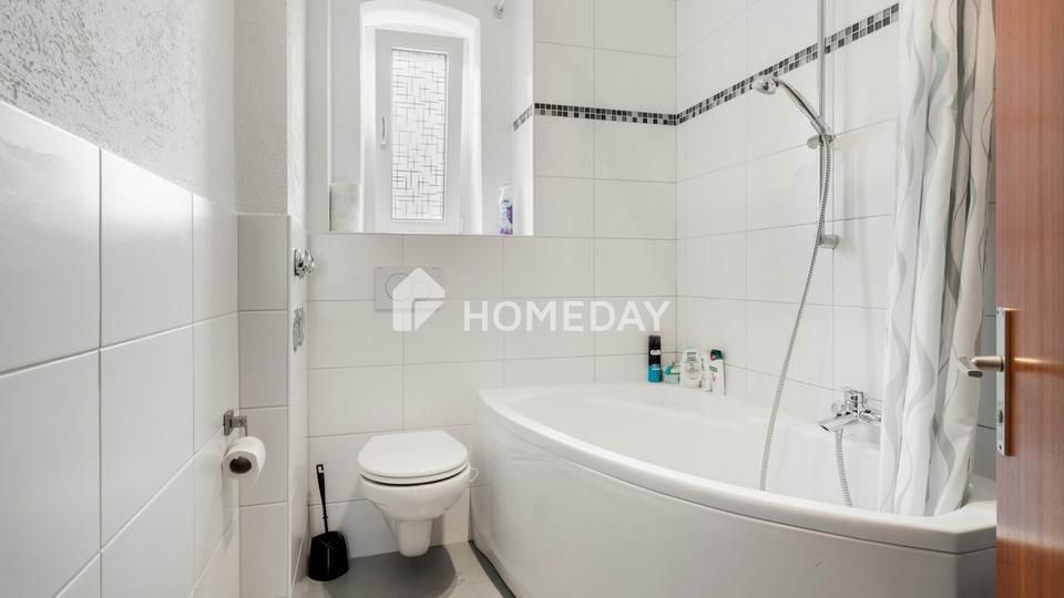 Altbaucharakter in gewachsener Innenstadtlage: gepflegte 2-Zimmer-Wohnung im historischen MFH – Bild 2