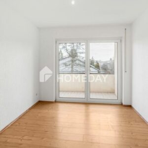 Für Eigennutzer und Kapitalanleger! Renovierte 4-Zimmer-Wohnung mit sonnigem Balkon und Garage