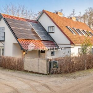 Ihr eigener Tennisplatz mit Ferienhaus und Seeanschluss - 3 Wohneinheiten (hiervon 1 vermietet)