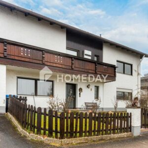 Großzügiges Zweifamilienhaus mit Kamin, Garten und Ausbaureserve