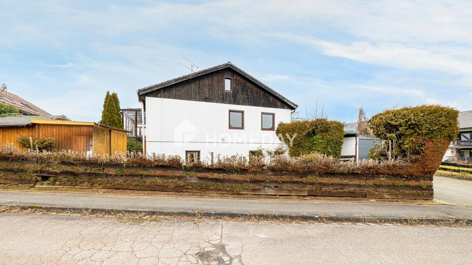 Familienfreundliches Einfamilienhaus mit Wintergarten und ausgebautem Keller in Furth – Bild 2