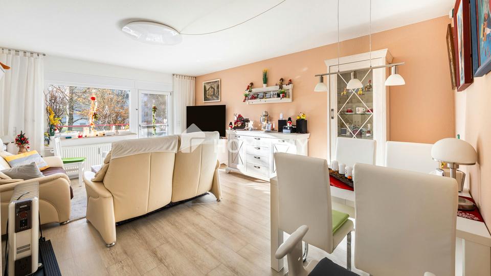 Modernisierte 3-Zimmer-Wohnung mit Balkon & Garage in ruhiger Lage – Bild 3