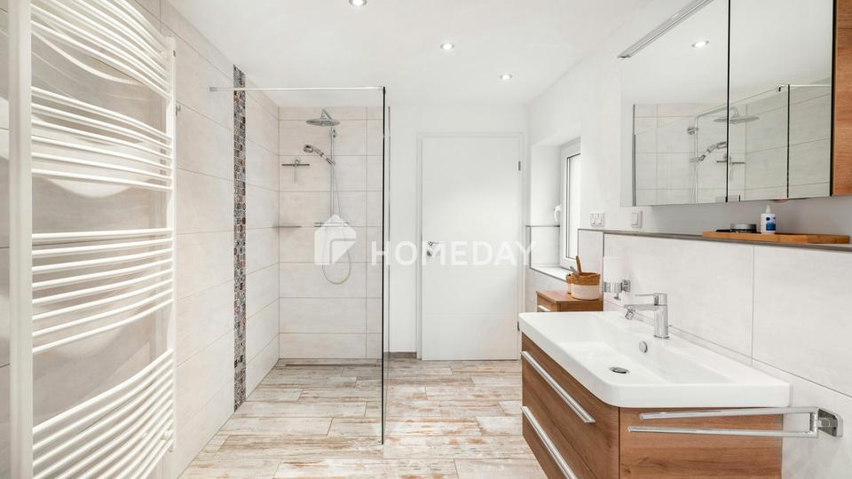 Ein Zuhause zum Wohlfühlen – Historische Doppelhaushälfte mit viel Grün – Bild 12