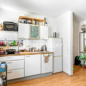 Zwei Zimmer im Dachgeschoss in gefragter Lage von Köln Niehl