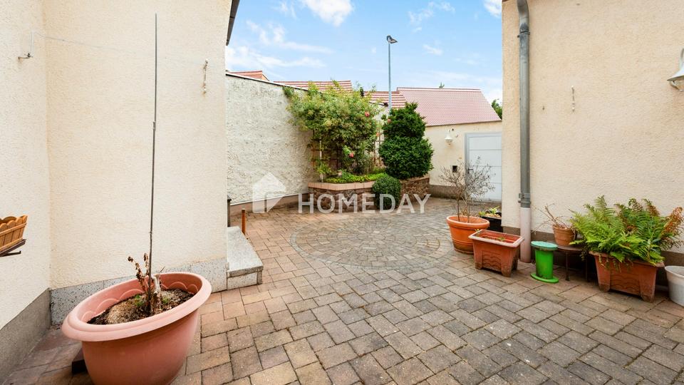 Gepflegtes Wohnhaus mit Nebengebäude, Innenhof, Balkon & Garage in zentraler Lage von Zörbig – Bild 4