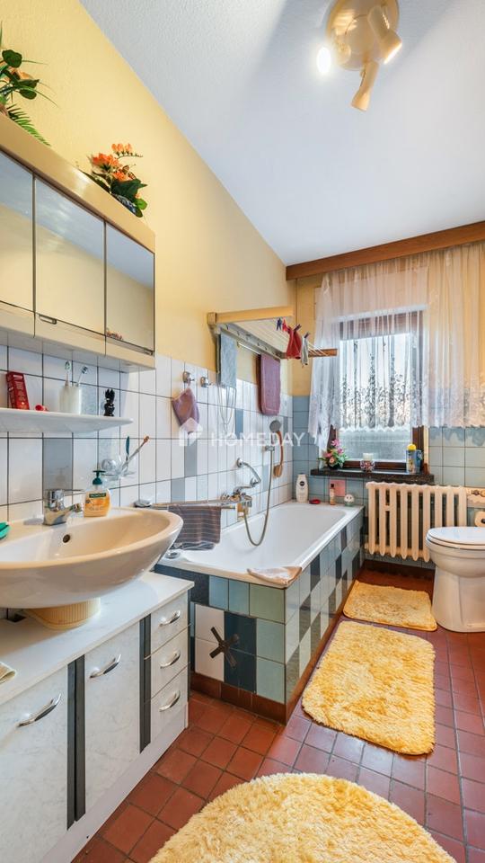 Freistehendes EFH mit Doppelgarage, Nebengebäude & viel Potenzial in Burg – Bild 12