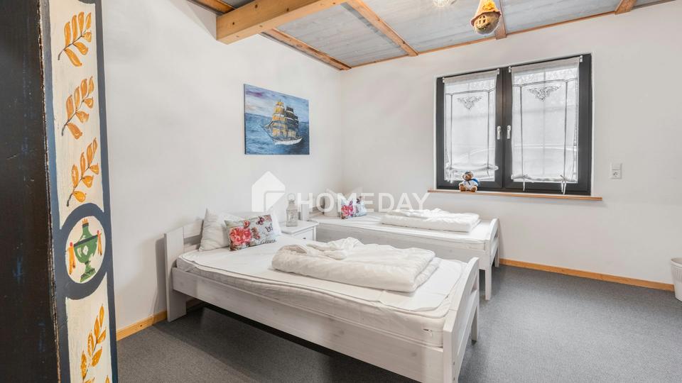 Wohnen auf zwei Ebenen – Einfamilienhaus mit Balkon, Terrasse und Garten – Bild 14