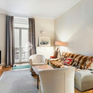 Ein Zuhause mit Substanz im Westend – klassische Details, 3 Zimmer und Balkon