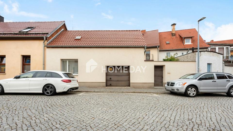 Gepflegtes Wohnhaus mit Nebengebäude, Innenhof, Balkon & Garage in zentraler Lage von Zörbig – Bild 3