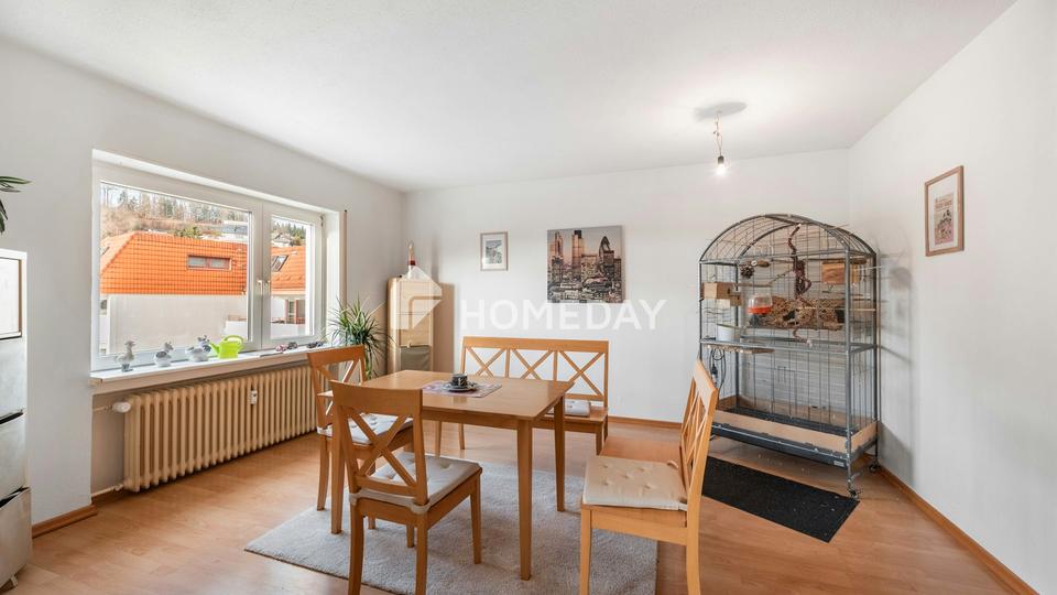 Zuhause ankommen: Großzügige Dachgeschosswohnung mit Kamin und Wohlfühlambiente – Bild 5