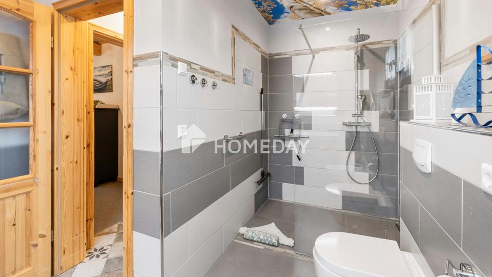 Wohnen auf zwei Ebenen – Einfamilienhaus mit Balkon, Terrasse und Garten – Bild 13