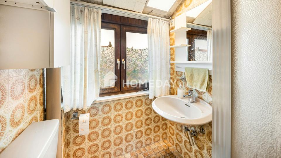 DHH zum Sanieren & Wohlfühlen | Garage, großer Garten, neue Elektrik und jede Menge Platz für Ideen – Bild 13