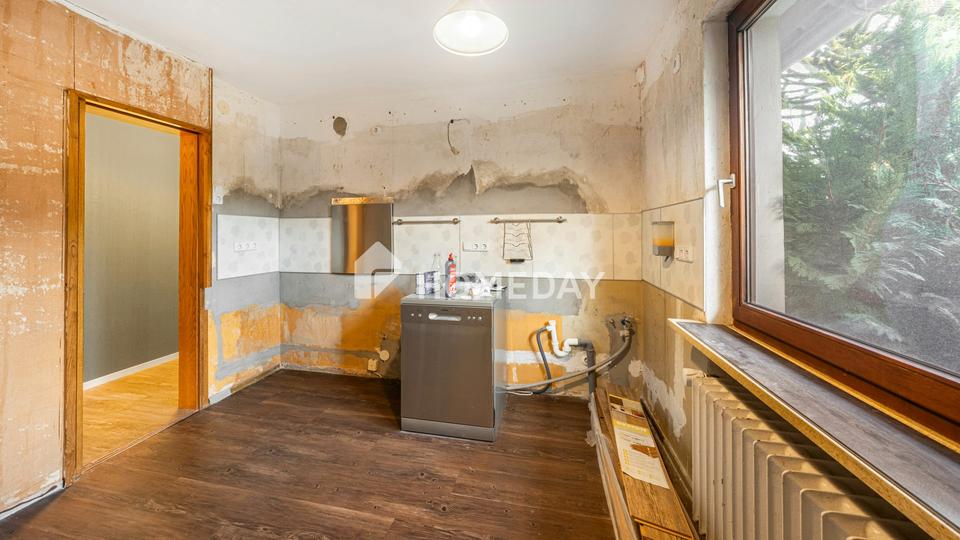 DHH zum Sanieren & Wohlfühlen | Garage, großer Garten, neue Elektrik und jede Menge Platz für Ideen – Bild 8