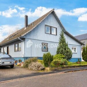 Ihr neues Zuhause für die Familie: Großzügiges Haus mit Garten, Garagen und Gestaltungsspielraum