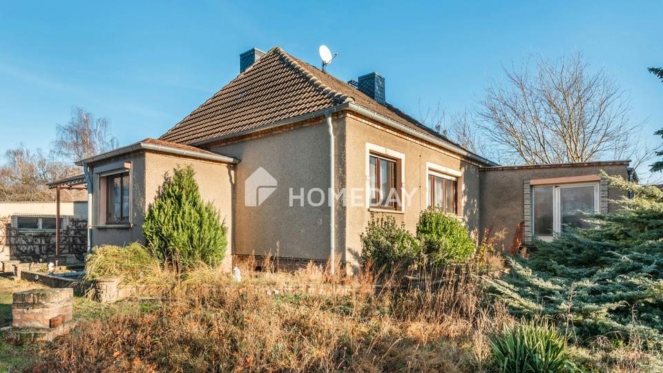 Freistehendes EFH mit Doppelgarage, Nebengebäude & viel Potenzial in Burg – Bild 2