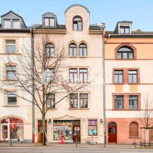 Saniertes Mehrfamilienhaus mit 4 vermieteten Wohneinheiten und Gewerbe in zentraler Lage