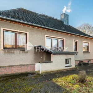 Freistehendes EFH mit Doppelgarage, Nebengebäude & viel Potenzial in Burg