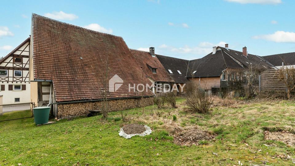 Charmantes Grundstück mit Potenzial – ländliche Idylle in Hanglage