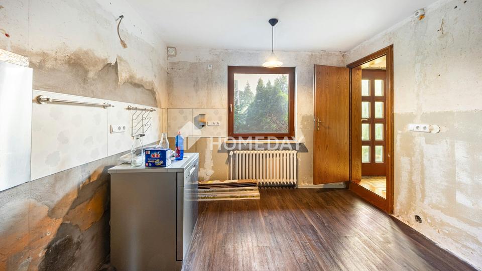 DHH zum Sanieren & Wohlfühlen | Garage, großer Garten, neue Elektrik und jede Menge Platz für Ideen – Bild 7