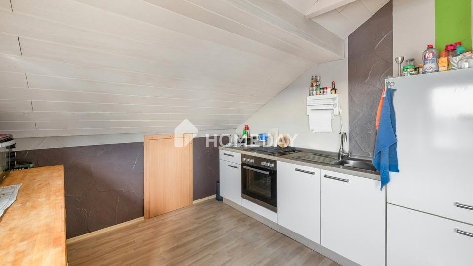 Charmante Dachgeschosswohnung voll möbliert mit großem Dachboden Stellplatz in Westenhausen – Bild 4