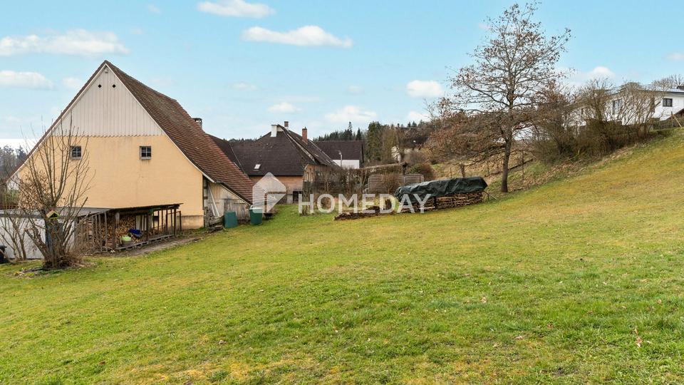 Charmantes Grundstück mit Potenzial – ländliche Idylle in Hanglage – Bild 4