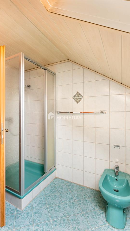 Raum für Generationen – Großzügige Doppelhaushälfte mit beheizten Pool, Kamin & Gartenparadies – Bild 40