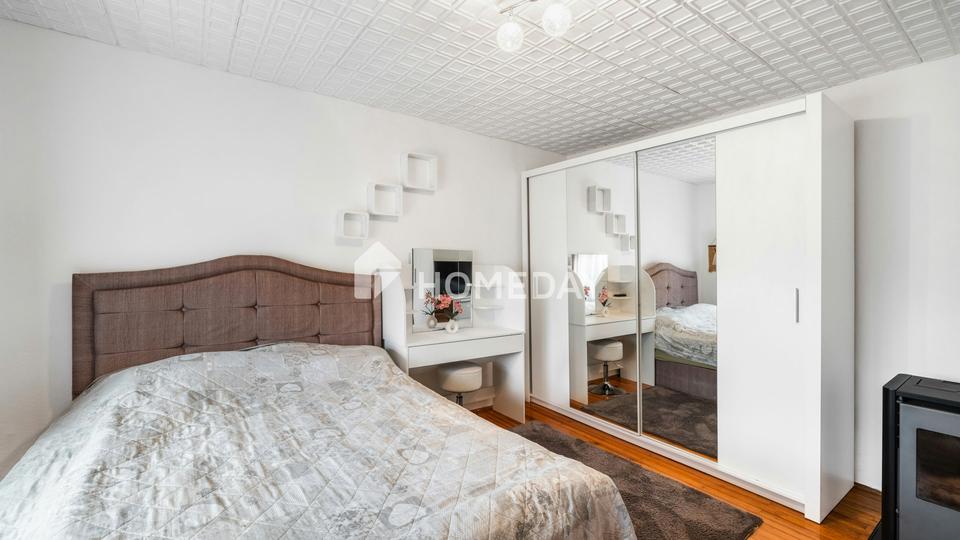 Großzügig & vielseitig: Zweifamilienhaus mit Garten, 2 Garagen und Balkonen in Krondorf – Bild 21