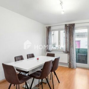 Helle 3-Zimmer-Wohnung mit EBK, Balkon und eigenem Stellplatz
