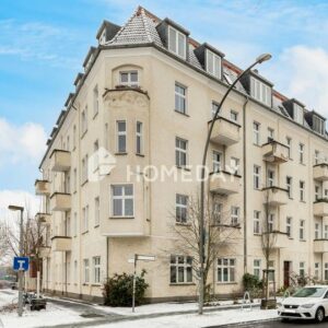 Zwei-Zimmer-Wohnung mit zwei Balkonen nahe weitläufiger Grünflächen