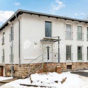 Charmantes 4-Familienhaus in ruhiger Hanglage – Solide Kapitalanlage mit 4 Garagen & 2 Stellplätzen