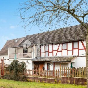 Einfamilienhaus mit Scheune und Nebengebäuden in ruhiger Lage