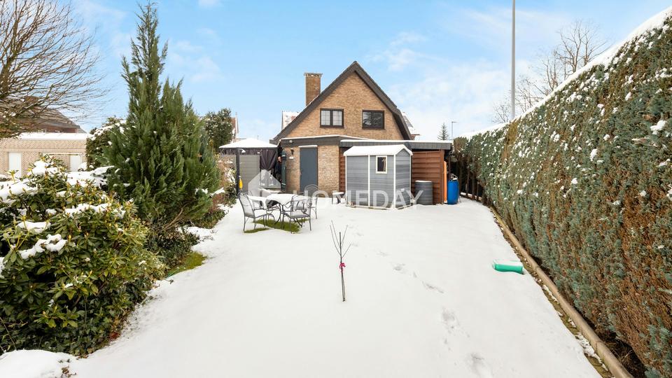 Neuwertige Doppelhaushälfte mit hochwertiger Ausstattung und Garten – Bild 7