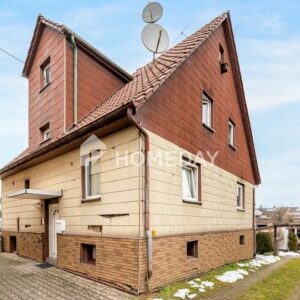 Teilsaniertes Zweifamilienhaus mit Garten, Terrassen & vielseitigen Nutzungsmöglichkeiten