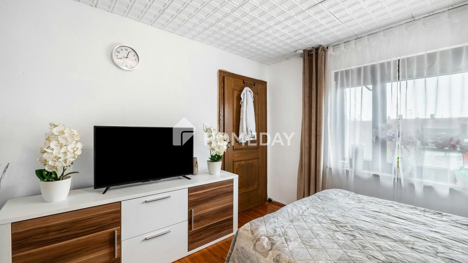 Großzügig & vielseitig: Zweifamilienhaus mit Garten, 2 Garagen und Balkonen in Krondorf – Bild 20