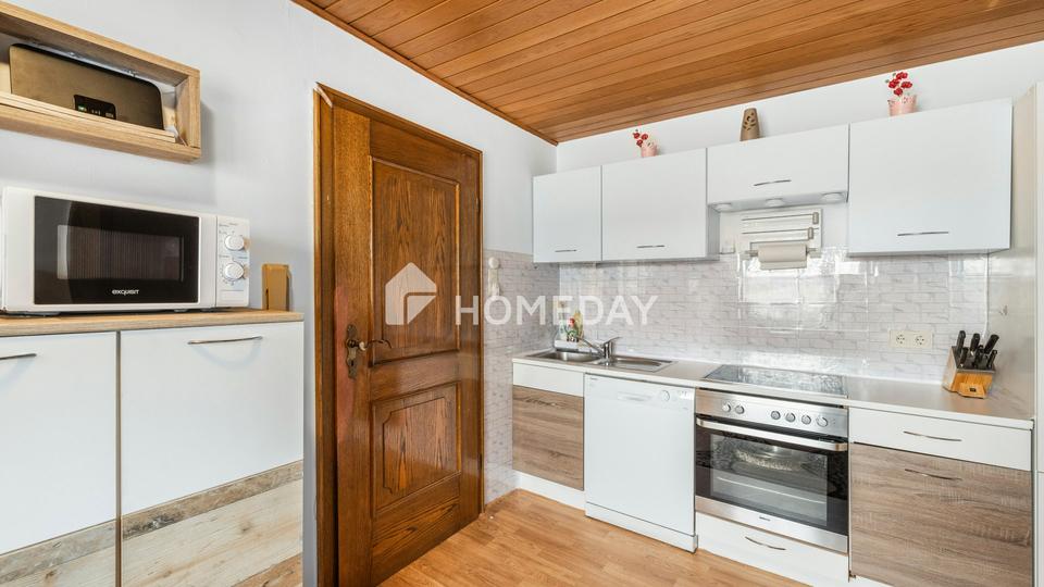 Großzügig & vielseitig: Zweifamilienhaus mit Garten, 2 Garagen und Balkonen in Krondorf – Bild 10