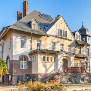 Gepflegtes Anlageobjekt mit neun Wohneinheiten in historischer Architektur