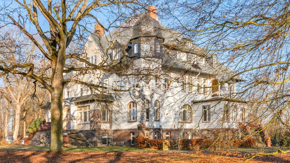 Gepflegtes Anlageobjekt mit neun Wohneinheiten in historischer Architektur – Bild 2