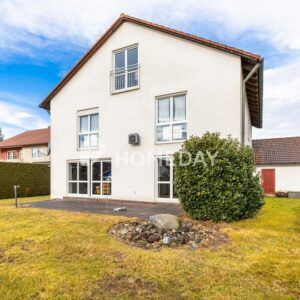 Großzügiges Einfamilienhaus mit Gewerbeeinheit, Sauna und Doppelgarage in ruhiger Lage