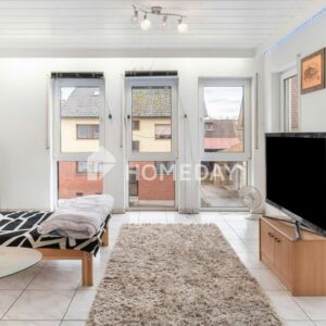 Wohnen auf mehreren Ebenen: EFH in Hanglage mit Südgarten mit Perspektive und Weinkeller