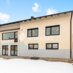 Großzügiges Wohnen mit Außenpool, Garage und Einbauküche