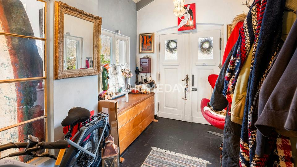 Historische Villa mit künstlerischer Handschrift und Südterrasse – Bild 7