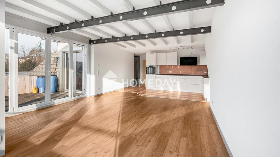 Lichtdurchflutete 3-Zimmer-Dachgeschosswohnung mit Dachterrasse und Blick in grüne Weite – Bild 3