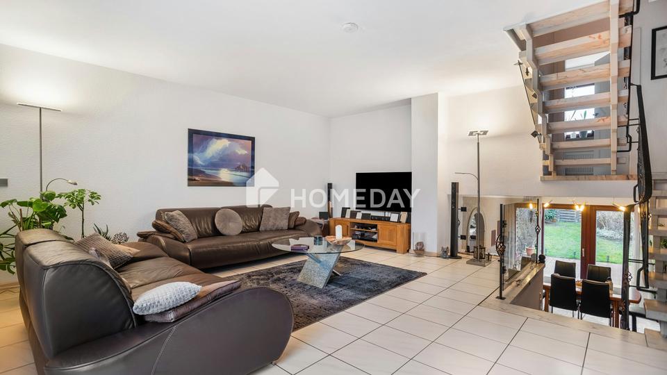 Architektonisches Split-Level-Reihenhaus mit 156 m² Wohnfläche, Fußbodenheizung & Westgarten