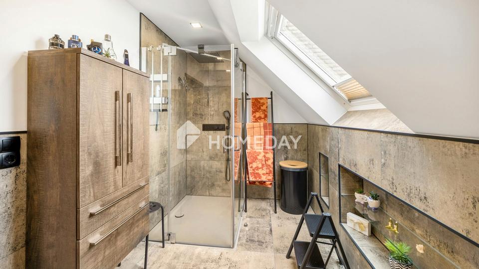 Neuwertige Doppelhaushälfte mit hochwertiger Ausstattung und Garten – Bild 16