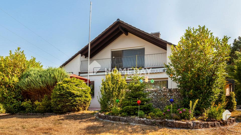 Familienfreundliches großes EFH mit ELW, großem Grundstück, Terrasse, Loggia, Balkon und Kamin