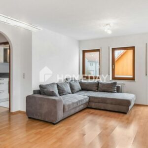 3 Zimmer, 2 Balkone und eine Lage, die Familien überzeugt und Pendlern alle Wege öffnet