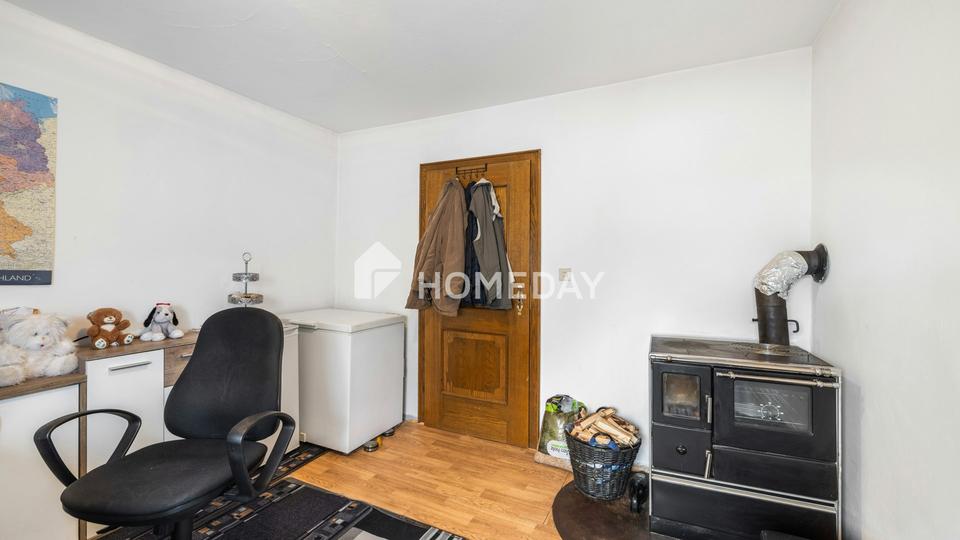 Großzügig & vielseitig: Zweifamilienhaus mit Garten, 2 Garagen und Balkonen in Krondorf – Bild 19